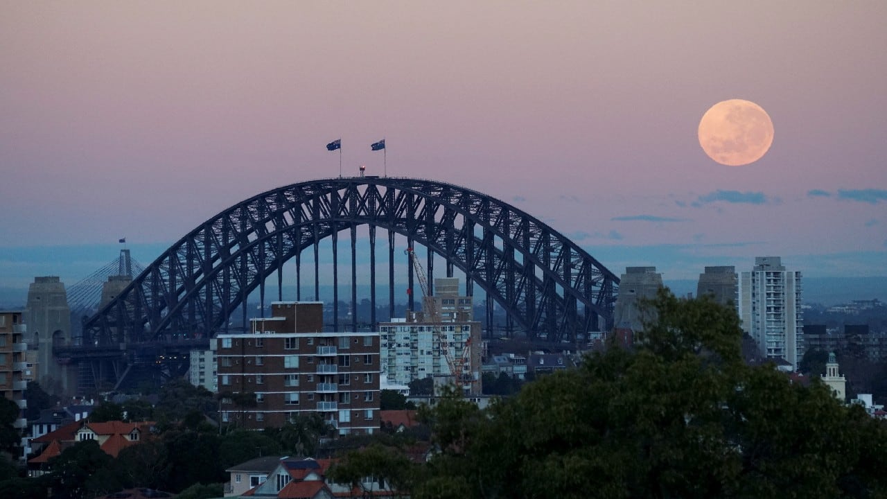The 'strawberry moon' is seen over Sydney Harbour Bridge in Sydney, Australia, June 25. (Image: Reuters)