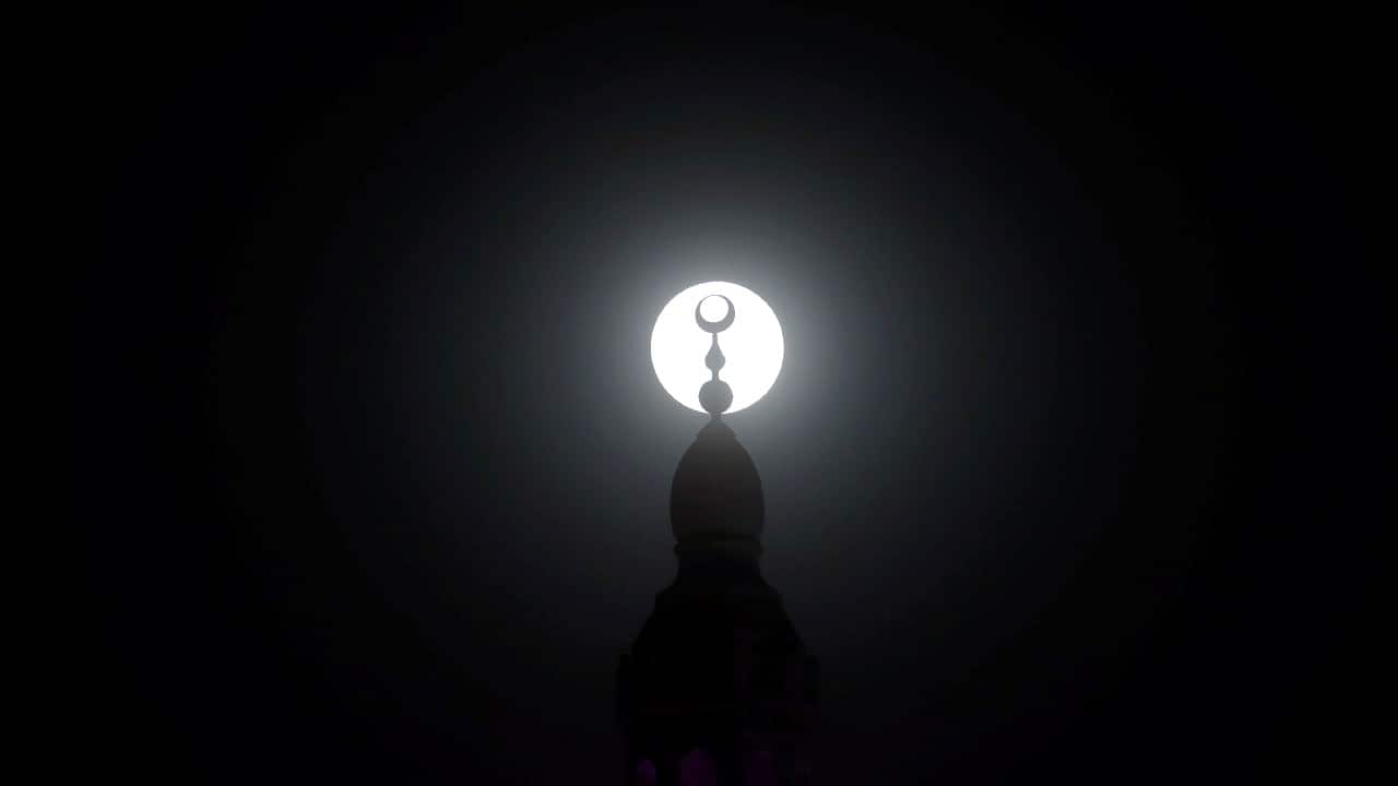 The minaret of Greatest Mosque is seen as the super moon, known as the &quot;Strawberry Super Moon&quot; rises over Zahraa El Maadi, a suburb of Cairo, Egypt June 24. (Image: Reuters)