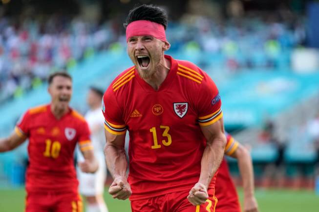 Euro Kieffer Moore Come From Behind Goal Helps Wales Secure A Draw Against Switzerland