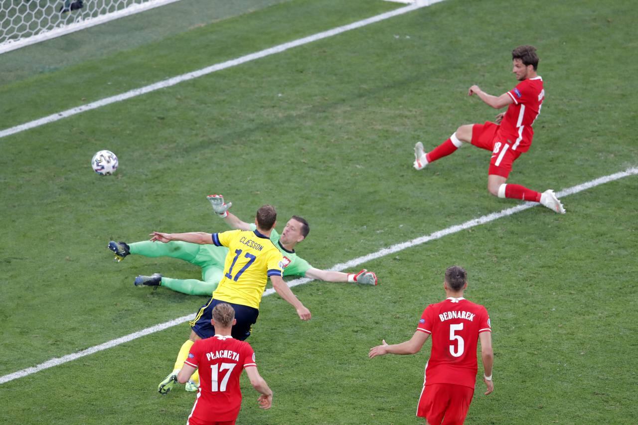 Claesson breaks Polish hearts as Sweden grab last-gasp winner against Poland