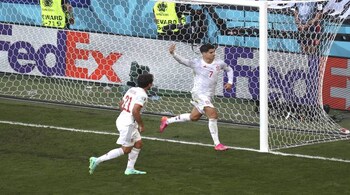 Spain's Alvaro Morata, right, celebrates after scoring his team's fourth goal during the Euro 2020 soccer championship round of 16 match between Croatia and Spain, at Parken stadium in Copenhagen, Denmark, Monday, June 28, 2021. (Wolfgang Rattay, Pool via AP)
