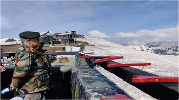 Chief of Army Staff Gen MM Naravane is on a two-day visit to Kashmir (Image: ANI)