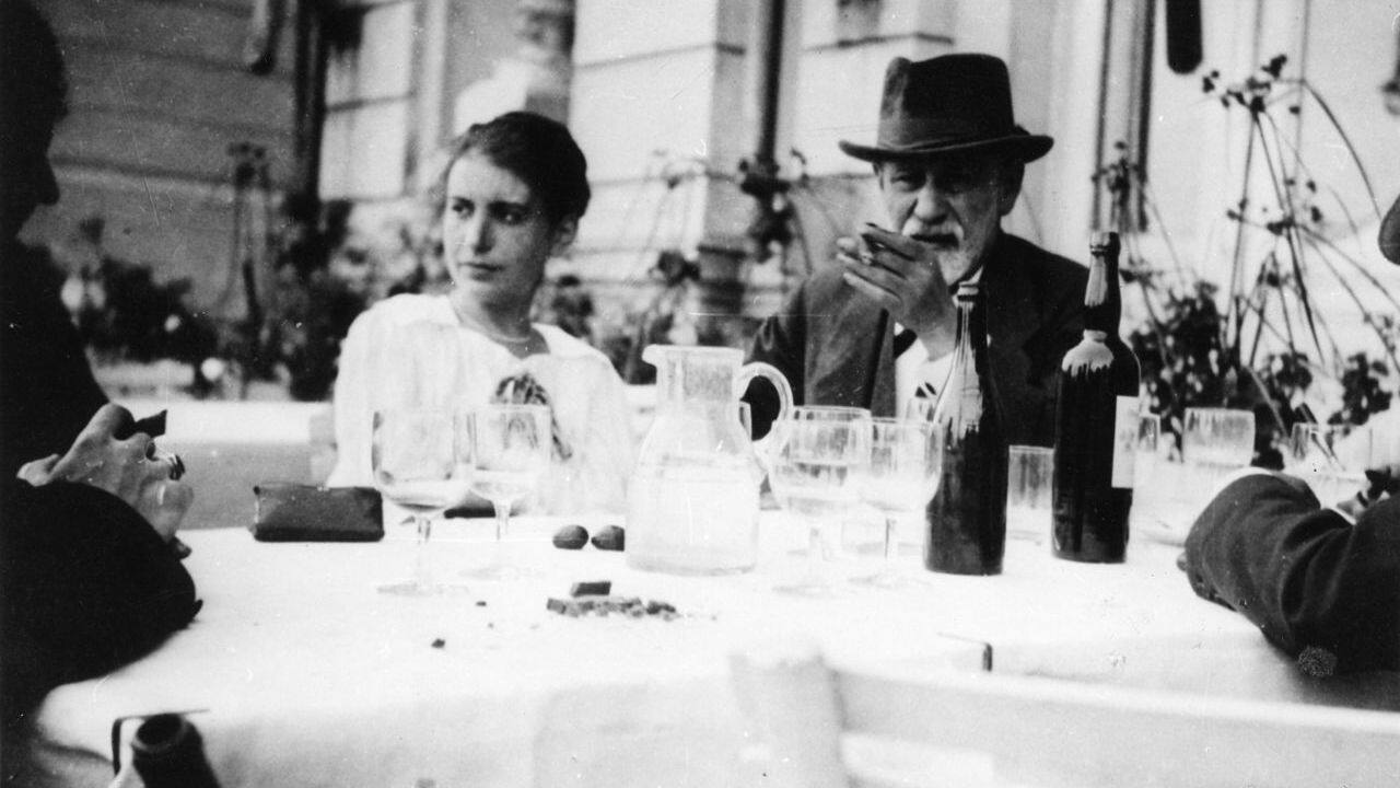 Anna and Sigmund Freud at the VIth International Psychoanalytical Congress, The Hague 1920.