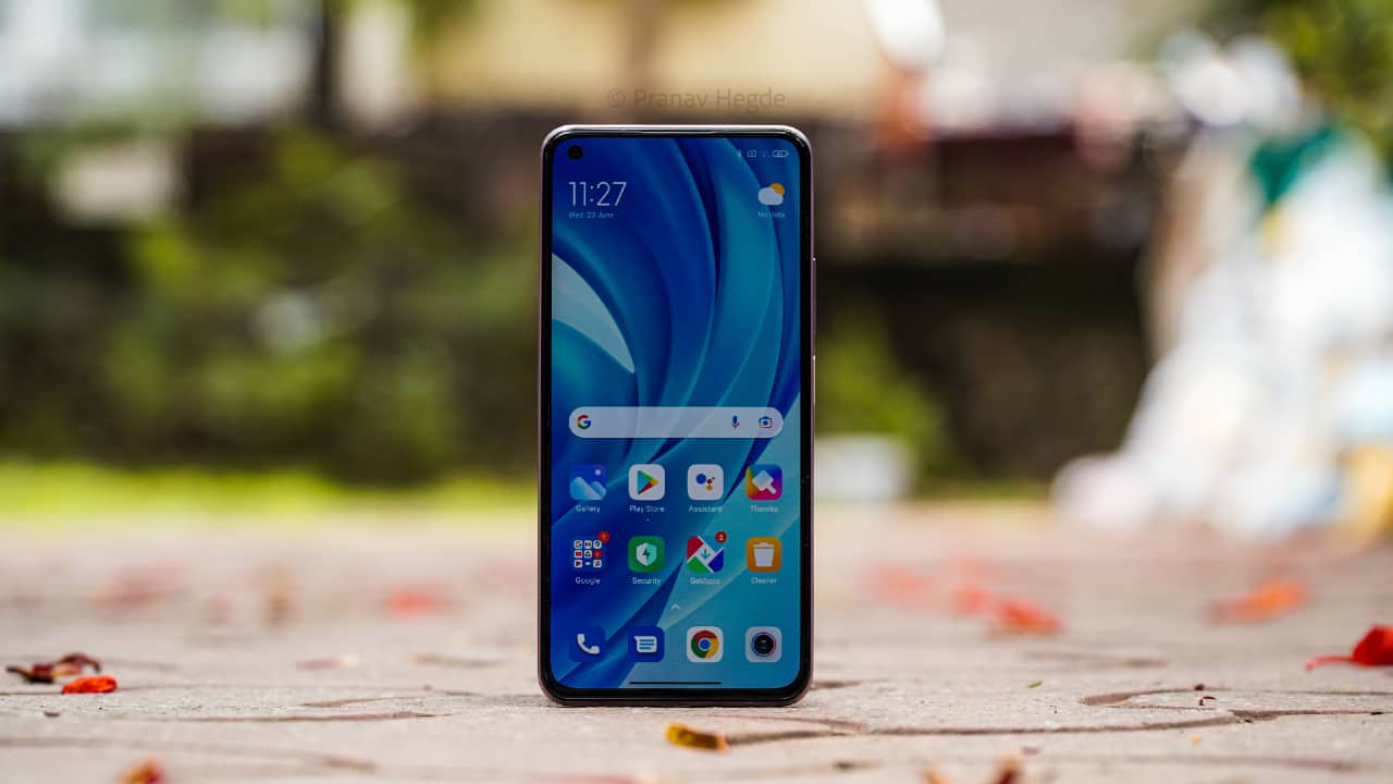 The Mi 11 Lite still sticks to Xiaomi's philosophy of value-for-money phones, albeit not as aggressively. However, unlike most Redmi and Mi phones, the Mi 11 Lite's true value lies in its chic design that does not make many compromises. Priced at Rs 21,999, is the Mi 11 Lite the best smartphone under Rs 25,000 for you? After spending a week's worth of time with the phone, here is our Xiaomi Mi 11 Lite 4G review.