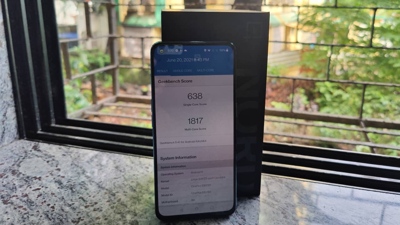 On the inside, the phone is powered by a Snapdragon 750G paired with up to 12GB of RAM. The Nord CE 5G is a solid performer that can deliver both in terms of gaming and multitasking. The chip is also accompanied by 128GB or 256GB of storage. In the little time I used the device, Call of Duty: Mobile ran without a hitch. In Geekbench, the Nord CE 5G scored 638 points in the single-core test and 1,817 points in the multi-core test. We were using the 12GB/256GB variant, but 12GB does seems like overkill, although the 256GB storage comes in handy because of the lack of the microSD card slot.