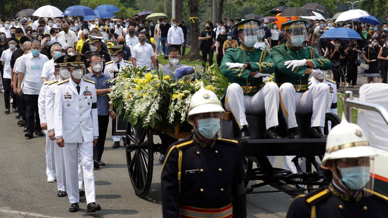 In pics | Former Philippine President Benigno Aquino III buried in ...