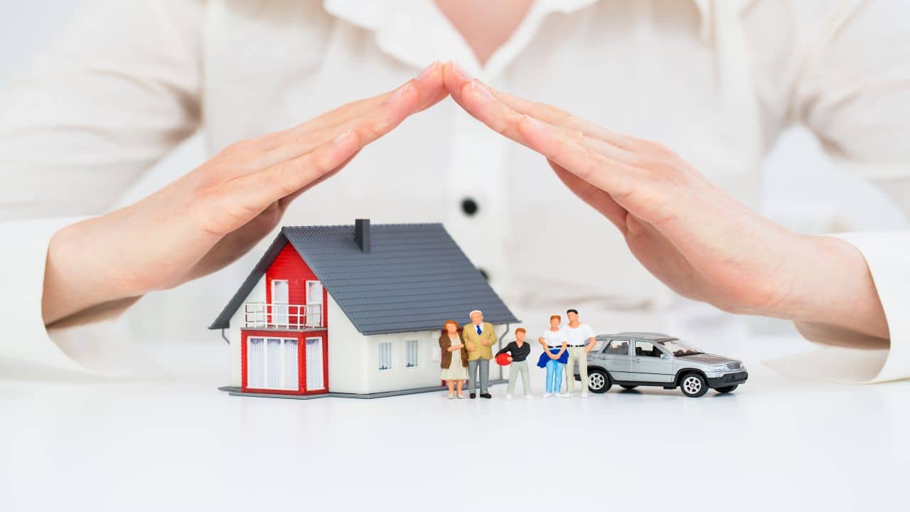 Hdfc Life Insurance|Cmp: Rs 687.30|The Share Price Ended In The Red On Reports Of Standard Life (Mauritius Holdings) Plan To Sell 7 Crore, Or About 3.46 Percent Of Total Shares Of Hdfc Life Insurance Company Through Block Deals On June 29. Hdfc Life Insurance|Cmp: Rs 687.30|The Share Price Ended In The Red On Reports Of Standard Life (Mauritius Holdings) Plan To Sell 7 Crore, Or About 3.46 Percent Of Total Shares Of Hdfc Life Insurance Company Through Block Deals On June 29.