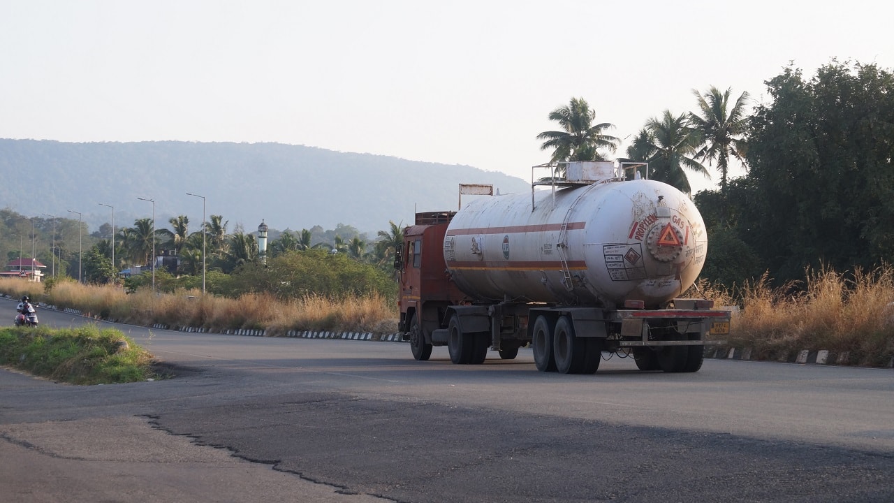 24-year-old Kerala Girl Delisha Davis Blazes Trail, Drives Hazardous Goods  Tanker