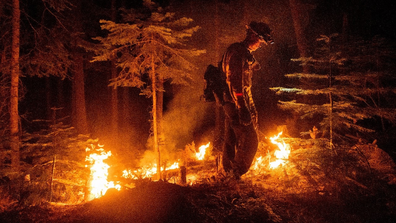 Cooler weather on July 27 helped calm two gigantic wildfires in the U.S. West, but a tally of property losses mounted as authorities got better access to a tiny California community savaged by flames last weekend and to a remote area of southern Oregon where the nation's largest blaze is burning. (Image: AP)