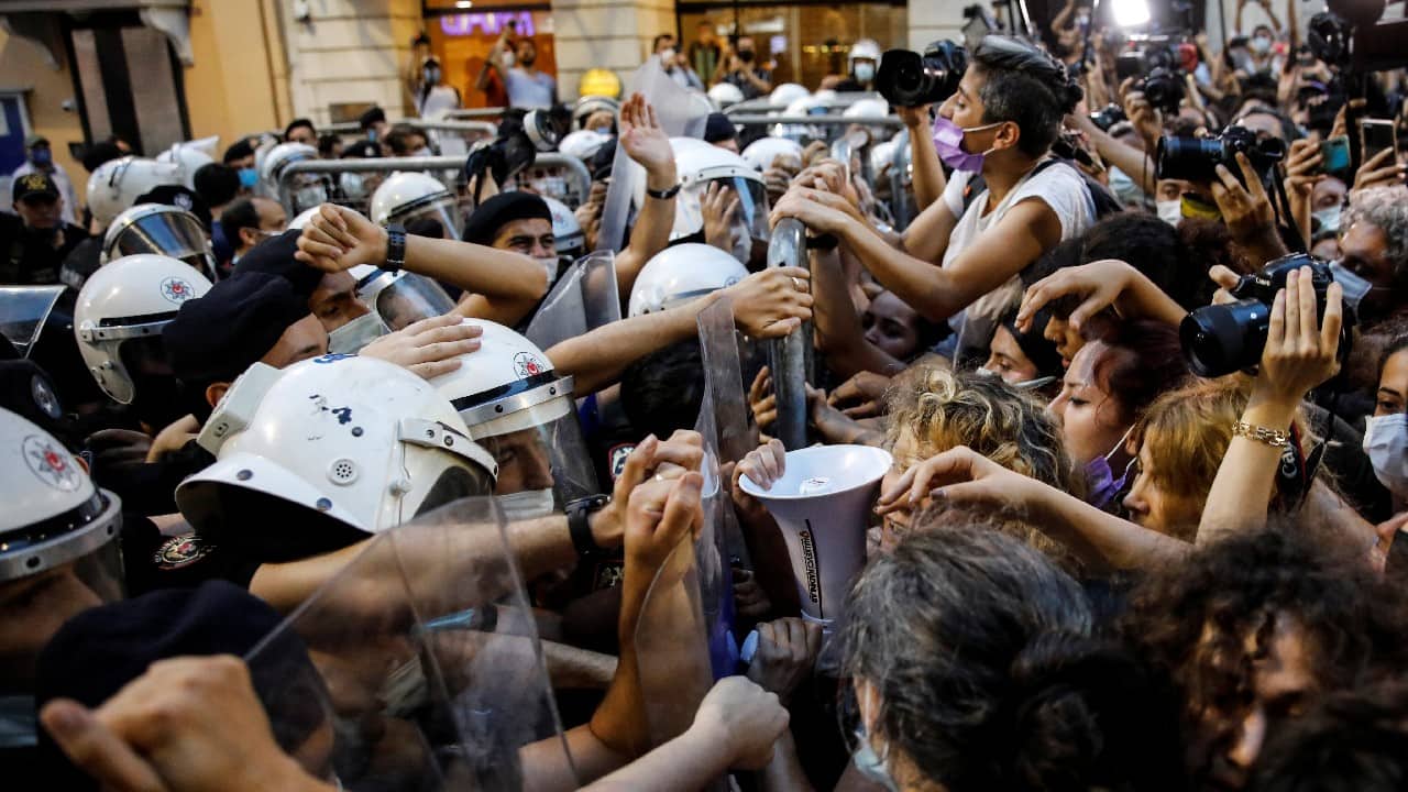 Thousands of people took to the streets of Turkey's largest cities to protest against the country's withdrawal from an international treaty to combat violence against women, a move that has drawn strong criticism from Western allies. (Image: Reuters)