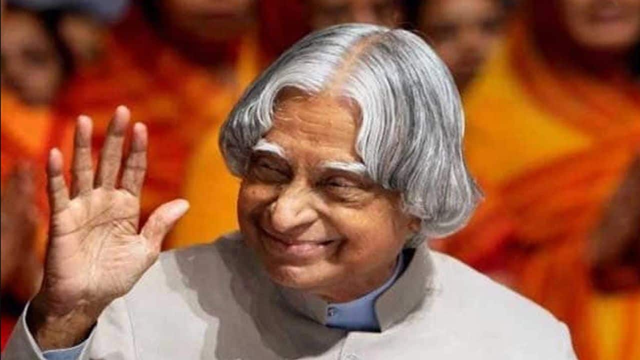 APJ Abdul Kalam made huge contributions to the healthcare sector. He worked hard for making healthcare accessible to all. Dr Kalam worked with cardiologist Soma Raju, and developed a low cost coronary stent the 'Kalam-Raju Stent'. (Image: Wikipedia)