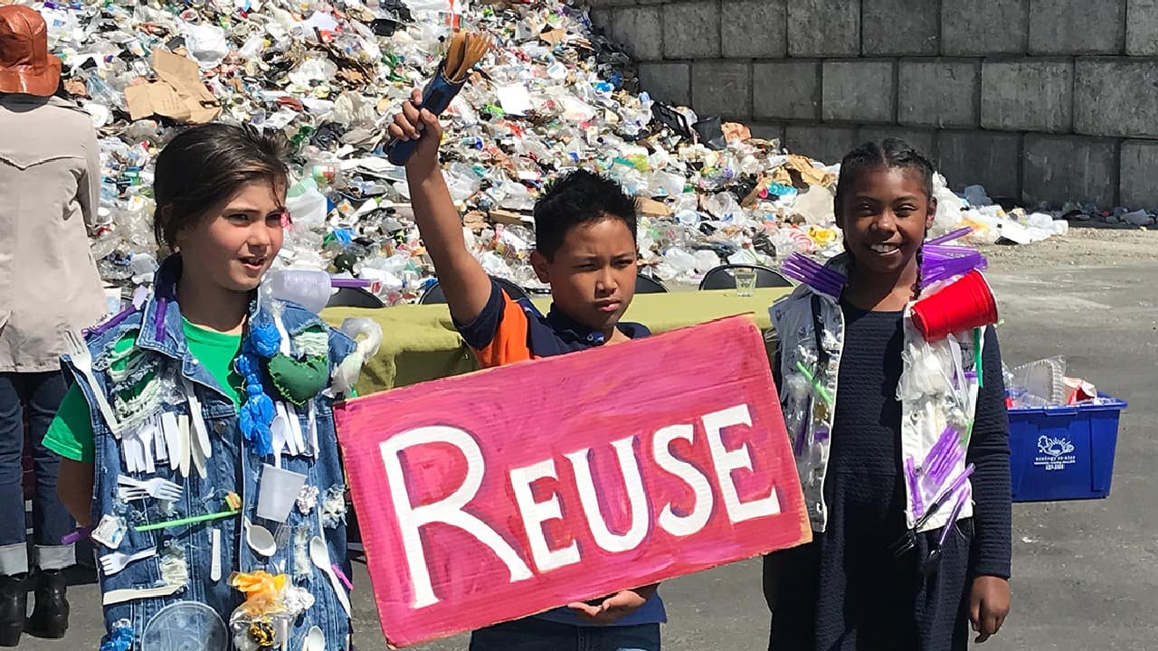 Aiming to engage young people in the fight against plastic pollution, a Zero Waste classroom in Berkeley, California has managed to generate only a jar of waste (a little less than a litre) during the entire school year. (Image: Jacqueline Elbing-Omania (Germany) via UN) Aiming to engage young people in the fight against plastic pollution, a Zero Waste classroom in Berkeley, California has managed to generate only a jar of waste (a little less than a litre) during the entire school year. (Image: Jacqueline Elbing-Omania (Germany) via UN)