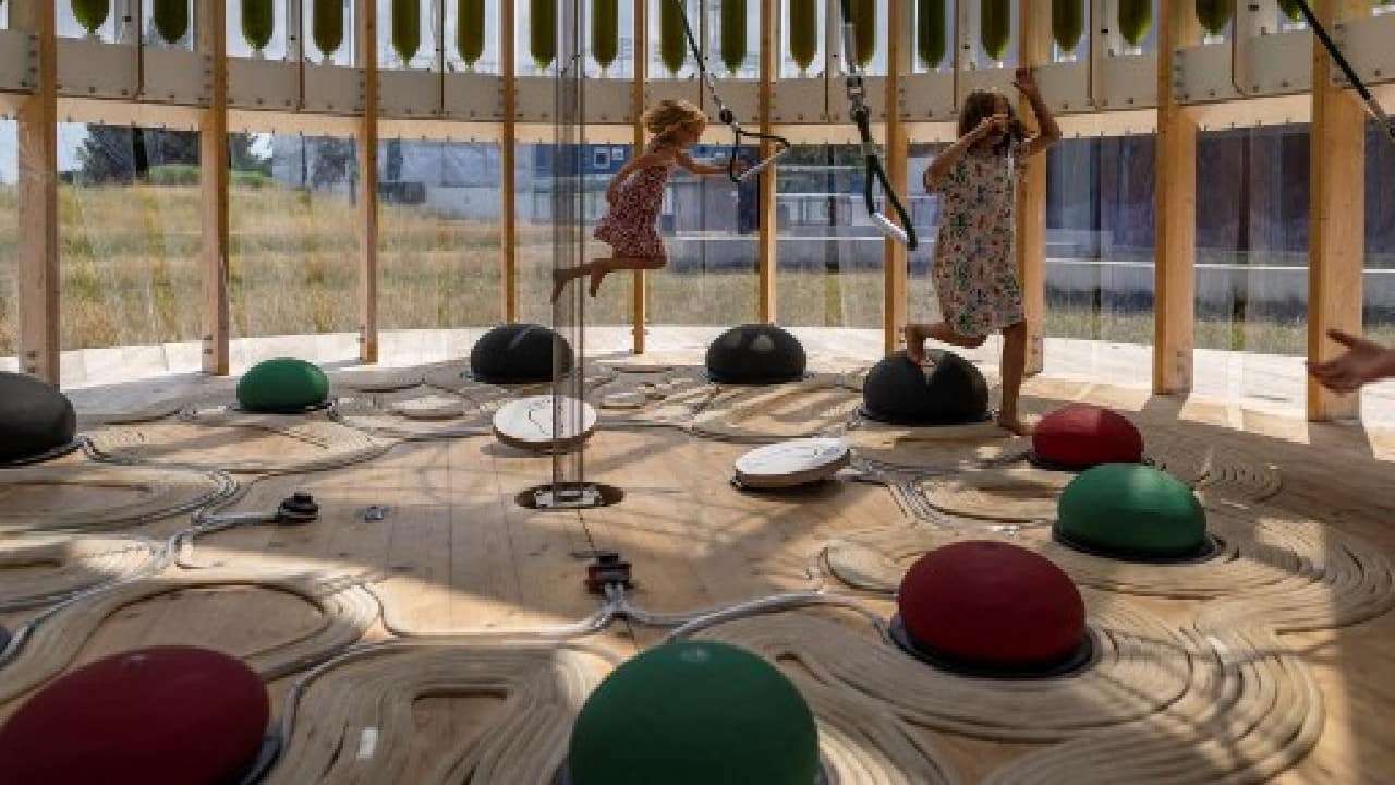 At a new playground in central Warsaw, algae feast on pollutants and carbon dioxide to provide a bubble of clean oxygen in a city ranked as one of the most polluted capitals in the EU. (Image: AFP)