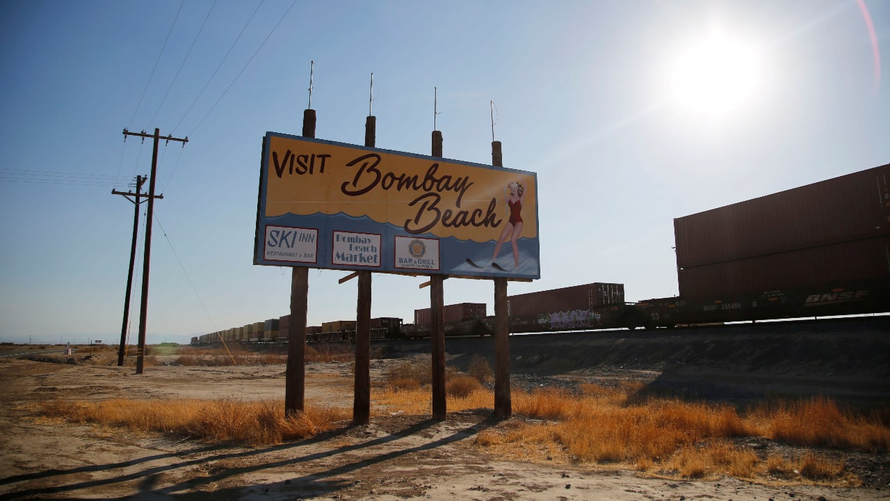 A welcoming sign to Bombay Beach is seen along the California State Route 111, as California faces its worst drought since 1977, in Bombay Beach, California. (PC-REUTERS/Aude Guerrucci) 