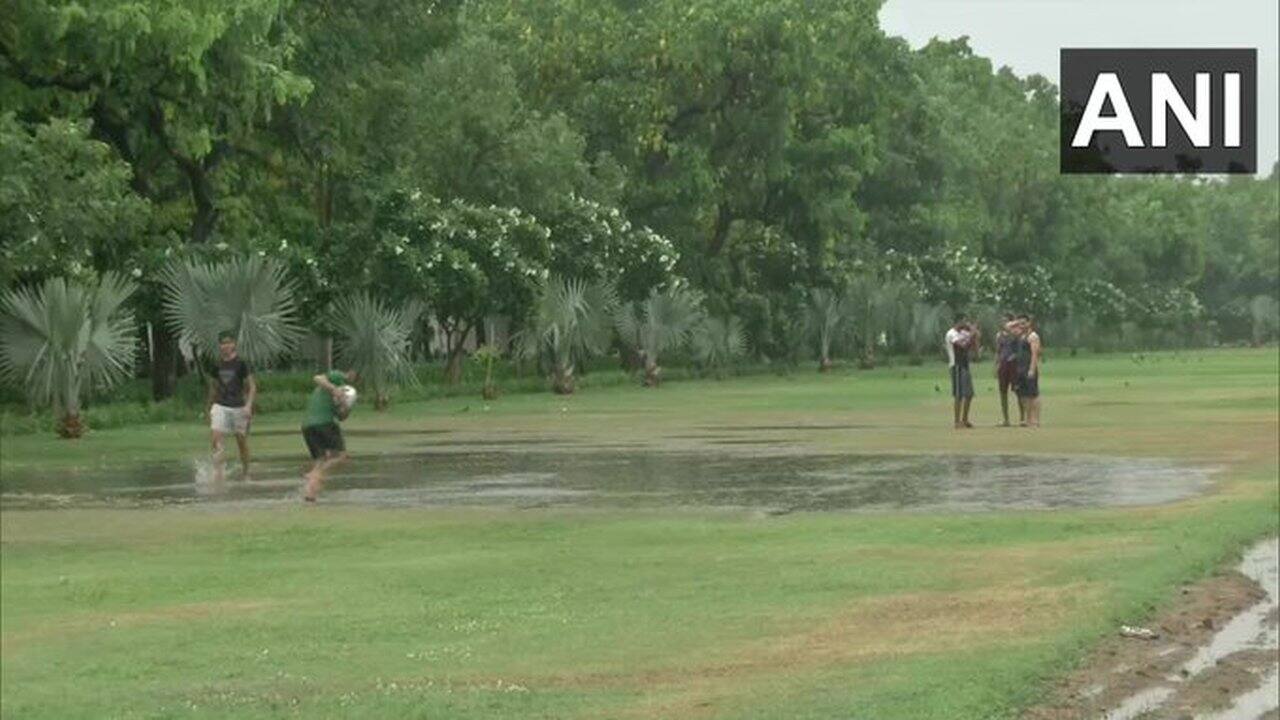 In early June, the Met office said the conditions will become favourable for the monsoon to advance to Delhi and other parts of northwest India by July 7. (Image: ANI)
