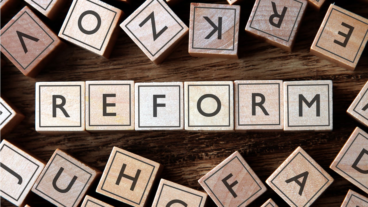 Aggressive rate hikes risk cracking US economy, Bill Gross tells FT