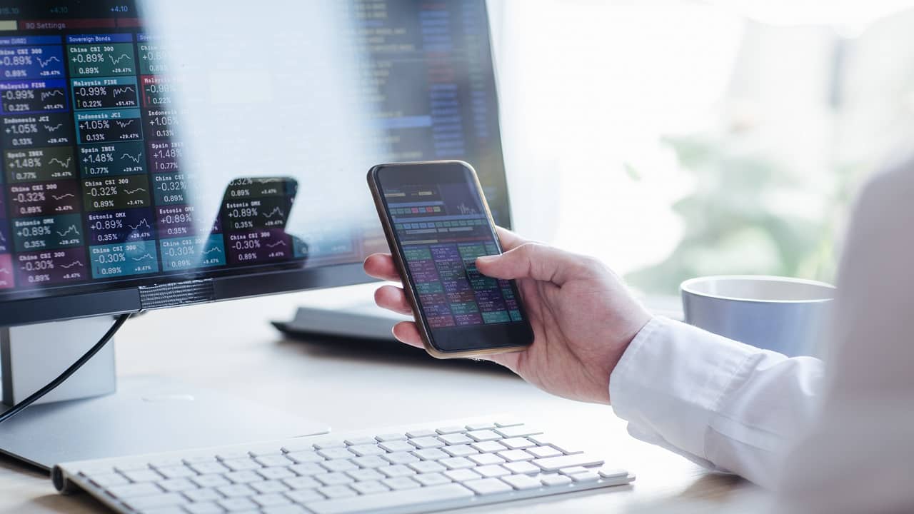 Hot Stocks | Can bet on Dr. Reddy's Labs, HDFC Bank and Hindalco for the short term Hot Stocks | Can bet on Dr. Reddy's Labs, HDFC Bank and Hindalco for the short term