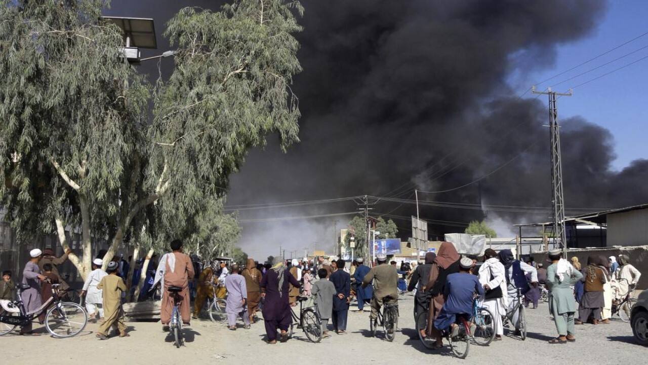 Plumes of smoke rise into the sky after fighting between the Taliban and Afghan security personnel in Kandahar, Afghanistan, southwest of Kabul, on Thursday, Aug. 12, 2021. (Image: AP)
