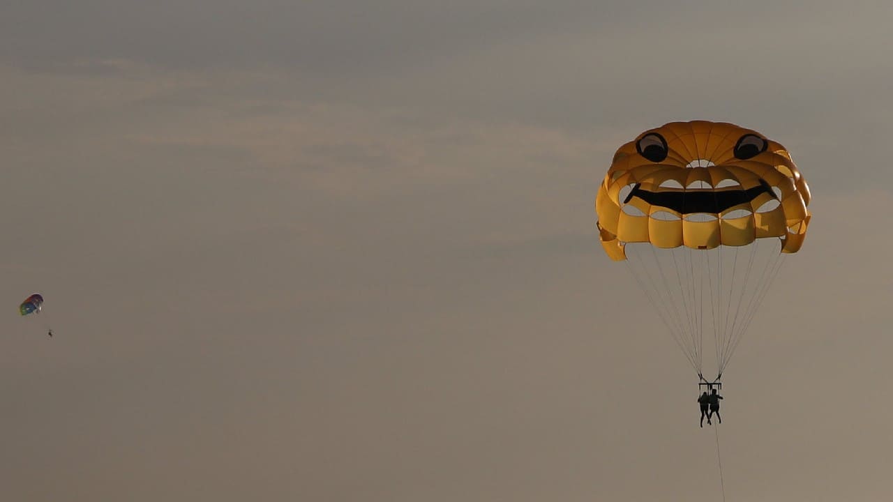 Tourists use a sea parachute in Ayia Napa, Cyprus, August 13. (Image: Reuters)