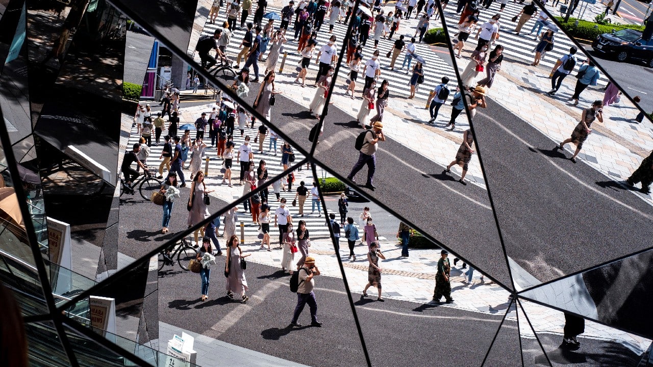 People wearing protective masks are reflected in the mirror at a shopping mall in Tokyo amid the coronavirus disease (COVID-19) outbreak in Tokyo, Japan, August 19. (Image: Reuters)
