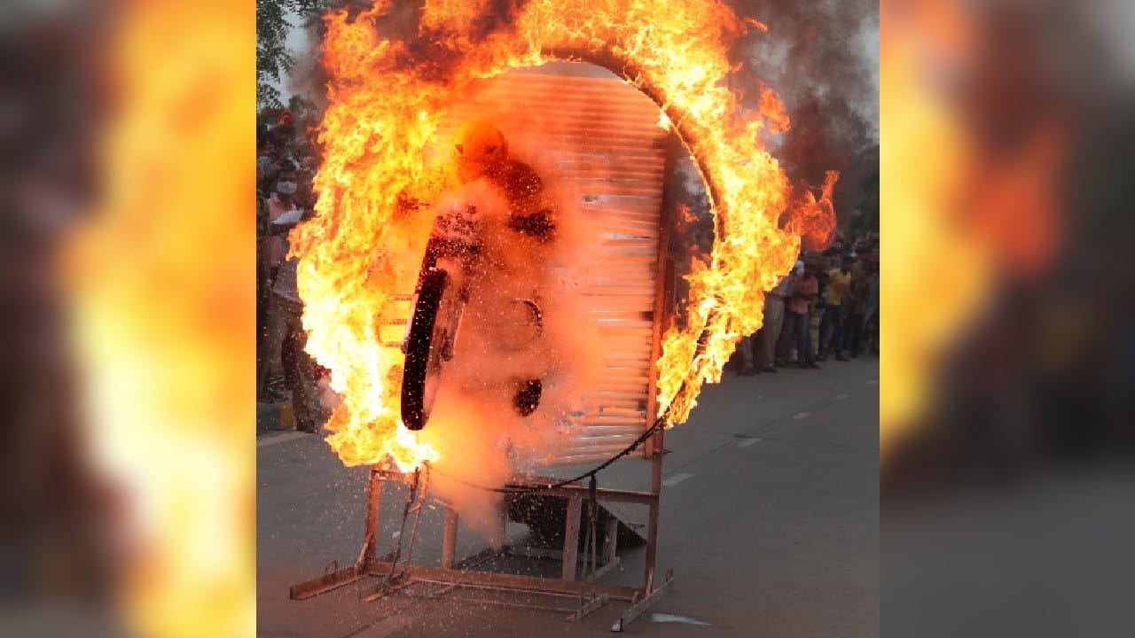 An Indian Border Security Force (BSF) soldier performs a stunt on a bike during a function to celebrate the 75th year of India's Independence in Ahmedabad, India, August 25. (Image: AP)