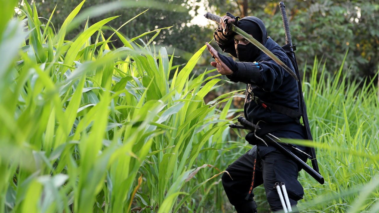 Abdel Qader Ahmed, a self-taught ninja enthusiast known as Abouda Ninja, holds a sword he made himself, at a field in the Sharqia Governorate, north of Cairo, Egypt August 13. (Image: Reuters)