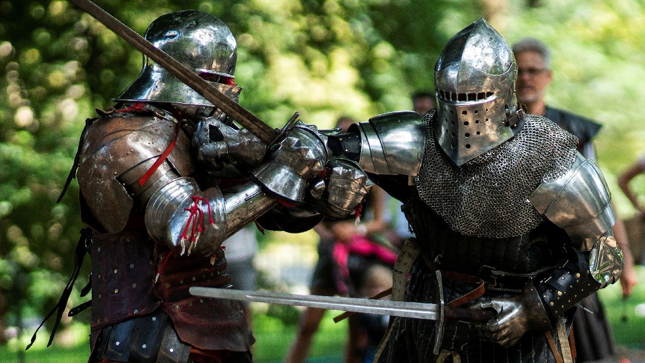 People in full medieval armor take part in a combat at Central Park in New York, U.S., August 14. (Image: Reuters) 