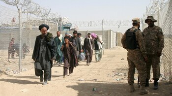 A family arriving from Afghanistan make their way through the Friendship Gate crossing point at the Pakistan-Afghanistan border town of Chaman, Pakistan August 19, 2021. (REUTERS/Saeed Ali Achakzai TPX IMAGES OF THE DAY)