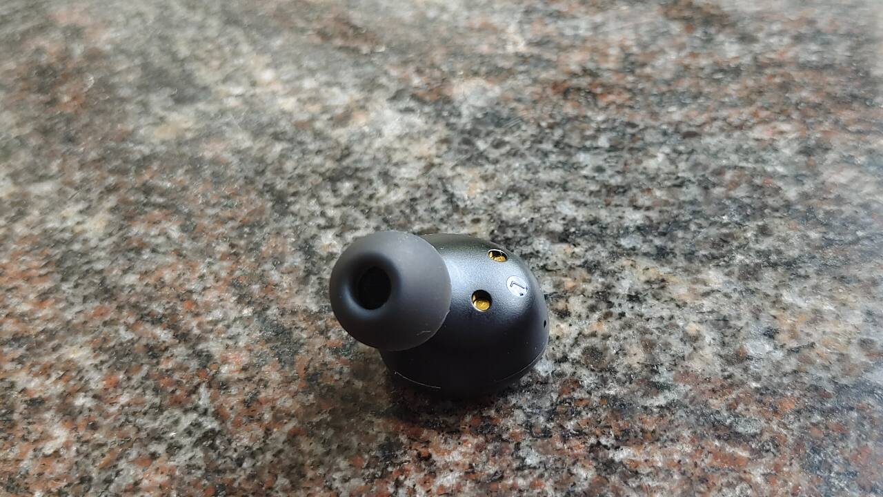 The Dizo GoPods are rated to deliver around 20 hours of battery life with the case and five hours for each bud individually. In my testing, I found that the buds more or less lived up to the standards set by the company with the volume at 75 percent. There’s a charging cable in the box that take a painstaking two hours to fully charge up. In my experience, the battery life on the GoPods were pretty good and certainly gets the job done. 