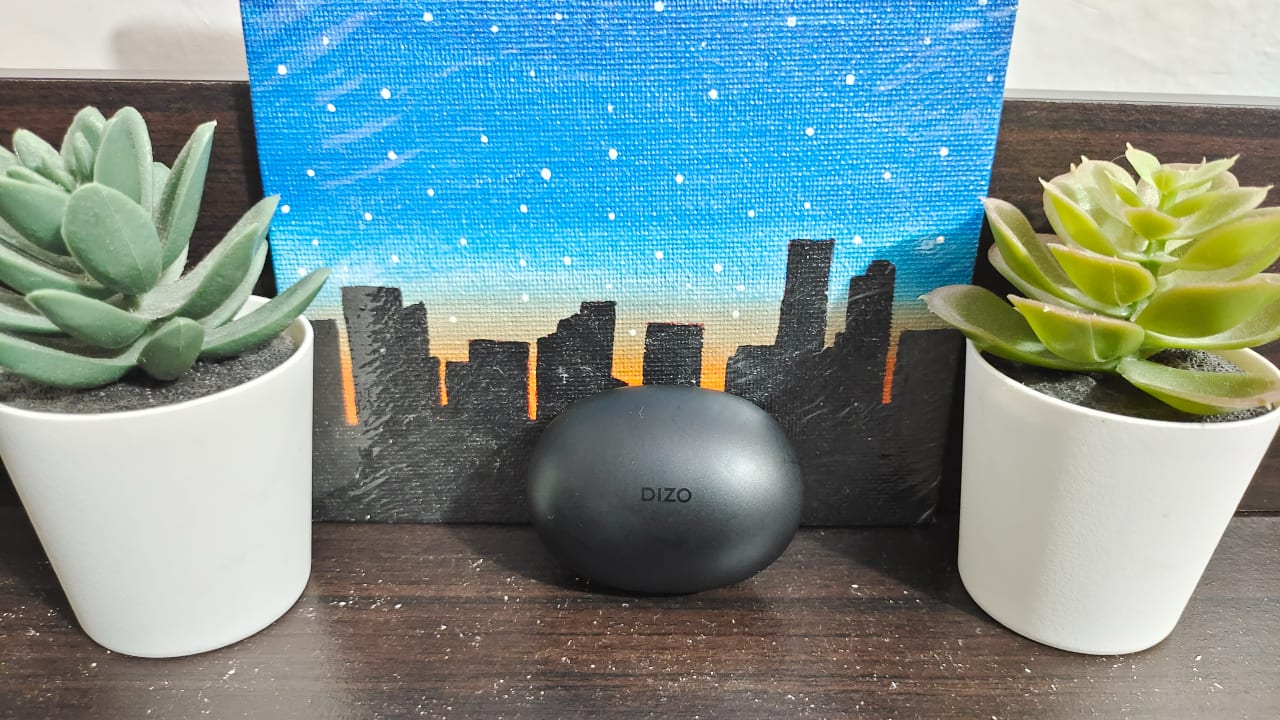 With a price tag of Rs 1,399 on Flipkart, the Dizo GoPods D true wireless earbuds find themselves in an extremely affordable segment. So, can the Dizo GoPods D live up to past affordable Realme audio products like the Realme Buds Air 2 (Review) and Realme Buds Air Pro (Review); stick around, and let’s find out! 