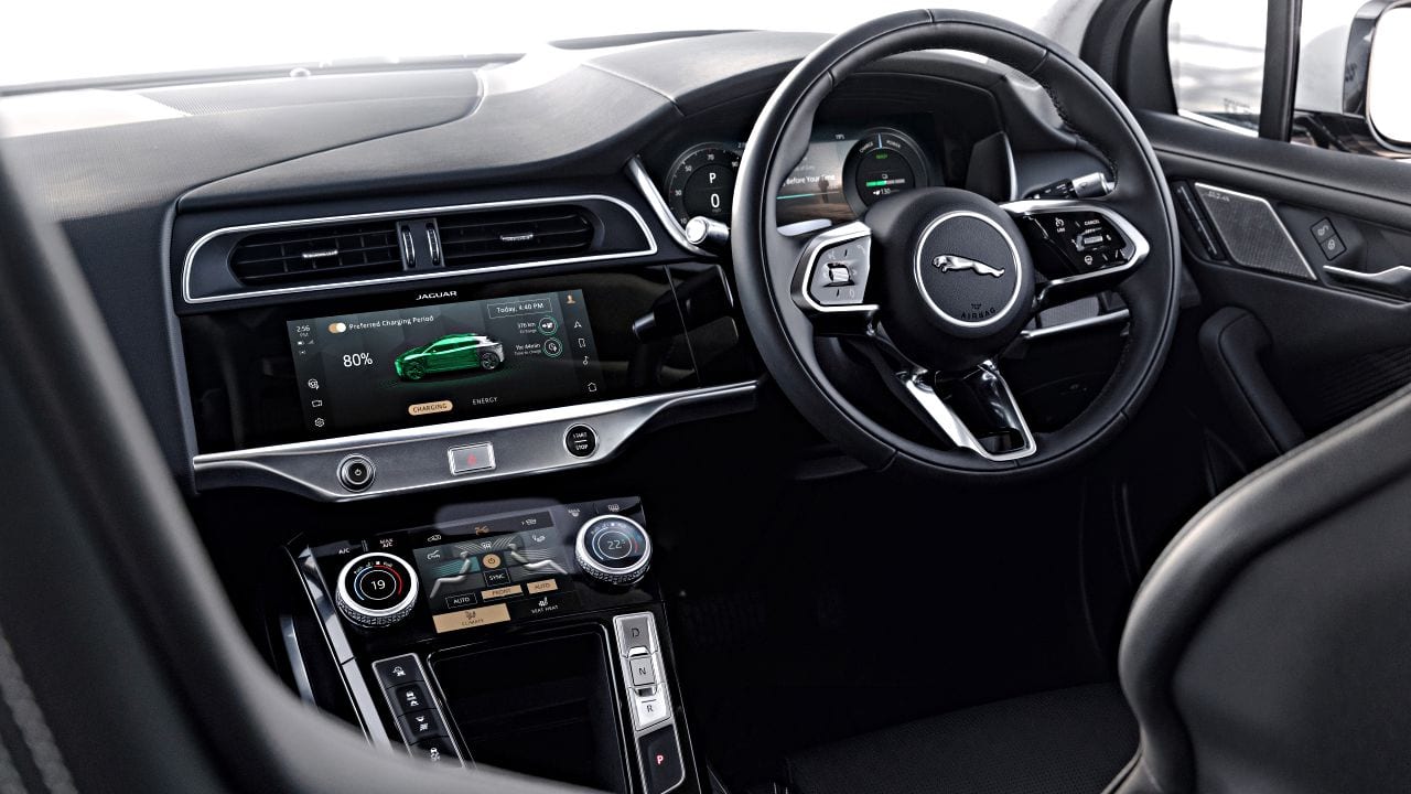 Jaguar I-Pace interior Jag_I-PACE_21MY_Interior_23.06.20_006_Charging_v2