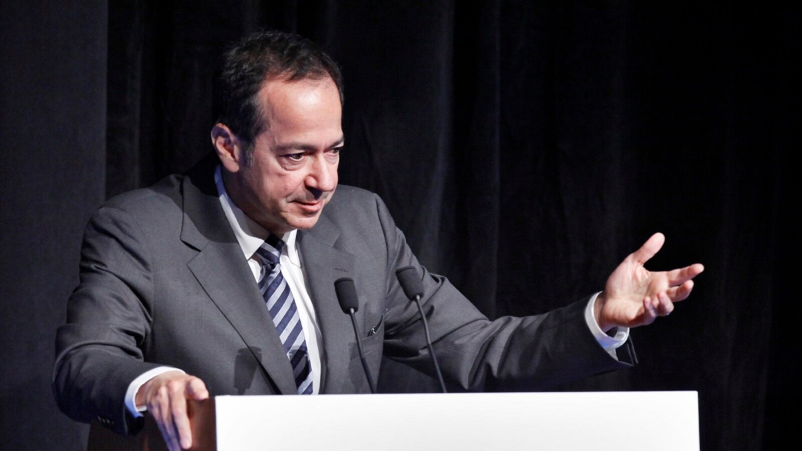 Billionaire John Paulson says cryptocurrencies are a bubble, will prove to  be worthless