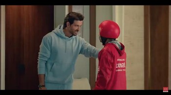 Actor Hrithik Roshan in a Zomato commercial, part of the ‘Har customer hai star’ campaign conceptualised by McCann Worldgroup India. (Image: screengrab)