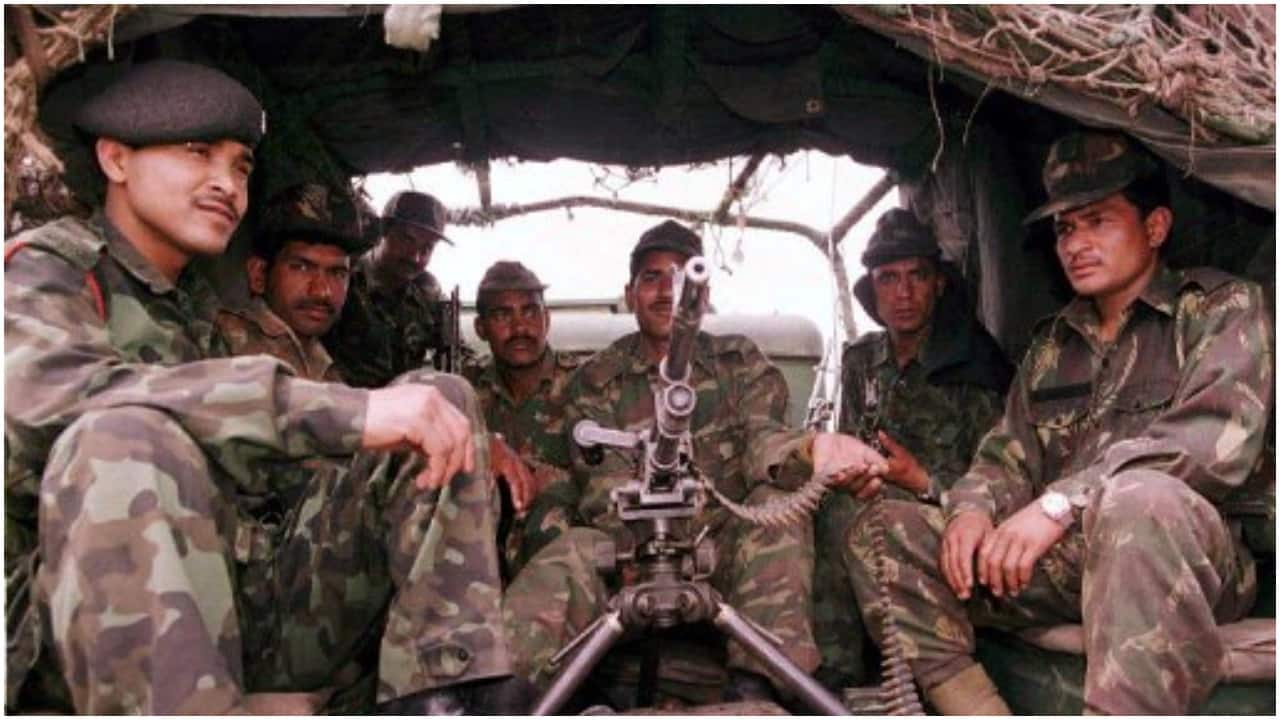 India launched ‘Operation Vijay’ during 1999 Kargil war after Pakistani forces infiltrated inside LoC. The war ended in July, with India successfully recapturing Tiger Hill. This image captures Battle-ready Indian soliders armed with a machine gun keep vigilant as they head from Srinagar towards Kargil town 24 May 1999. Image source: AFP PHOTO 