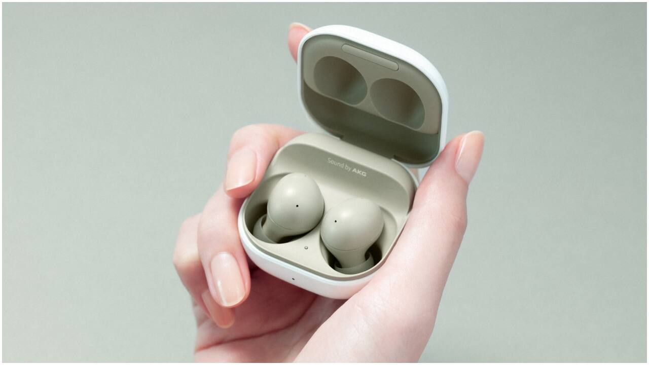 The USP of the Buds 2 is support for ANC. Samsung states that the ANC on Buds 2 can cancel out up to 98 percent of outside noise. It also comes with three levels of transparency mode. The Buds 2 use machine learning and three microphones for a better calling experience. Each earbud also comes with a dynamic two-way speaker that includes a woofer and a tweeter. It is claimed to offer crisp and clear highs and bass. The Buds 2 are claimed to offer up to five hours of juice on a single charge with ANC on. Combined with the charging case, the Buds 2 offer up to 20 hours of battery life with ANC enabled. 