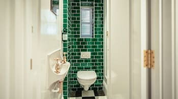 The landlord described the property as a “small and compact space ideal for solo working". Representative image