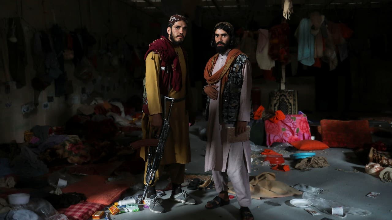 Seifatollah and Vasighollah, Taliban soldiers, pose for a photo in a cell at a prison in Bagram Air Base in Parwan, Afghanistan, September 23. (Image: Reuters)