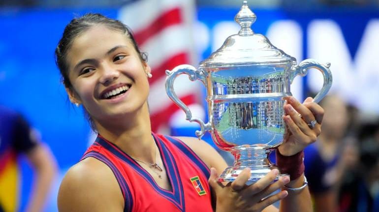 Britain's Emma Raducanu celebrates with the championship trophy after her match against Leylah Fernandez of Canada in the women's singles final of the 2021 US Open tennis tournament at USTA Billie Jean King National Tennis Center. (Image: Robert Deutsch-USA TODAY Sports/Via Reuters) , How US Open surprise winner Emma Raducanu learnt mental toughness, The World Live Breaking News Coverage & Updates IN ENGLISH