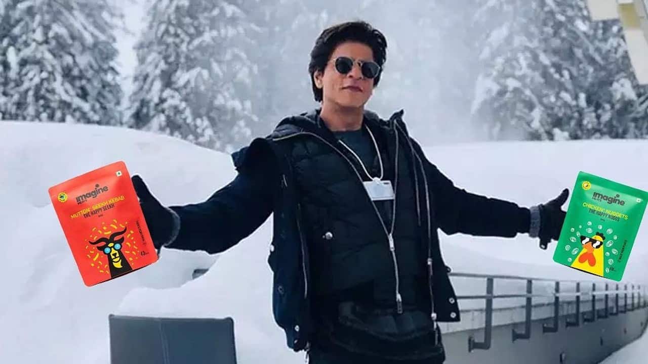 Shah Rukh Khan's son AbRam makes open arms pose on stage, makes father,  mother Gauri Khan emotional | Watch - India Today
