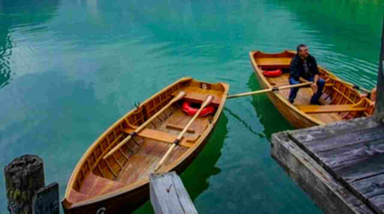 Keep packaged food and drinking water with you always. (Representative image: Unsplash)