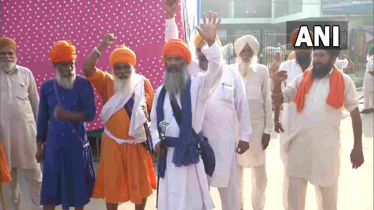 Protesters at Singhu (Delhi-Haryana) border during ‘Bharat Bandh’ called by farmers protesting against the three agri laws. (Image: ANI)