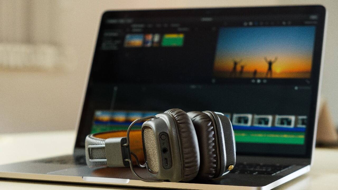 7 | Make YouTube videos | Make videos for YouTube and other social media platforms and earn easy cash. You need be creative with your content to reach out to public and certain amount of subscribers and views to start earning. (Image: Shutterstock)