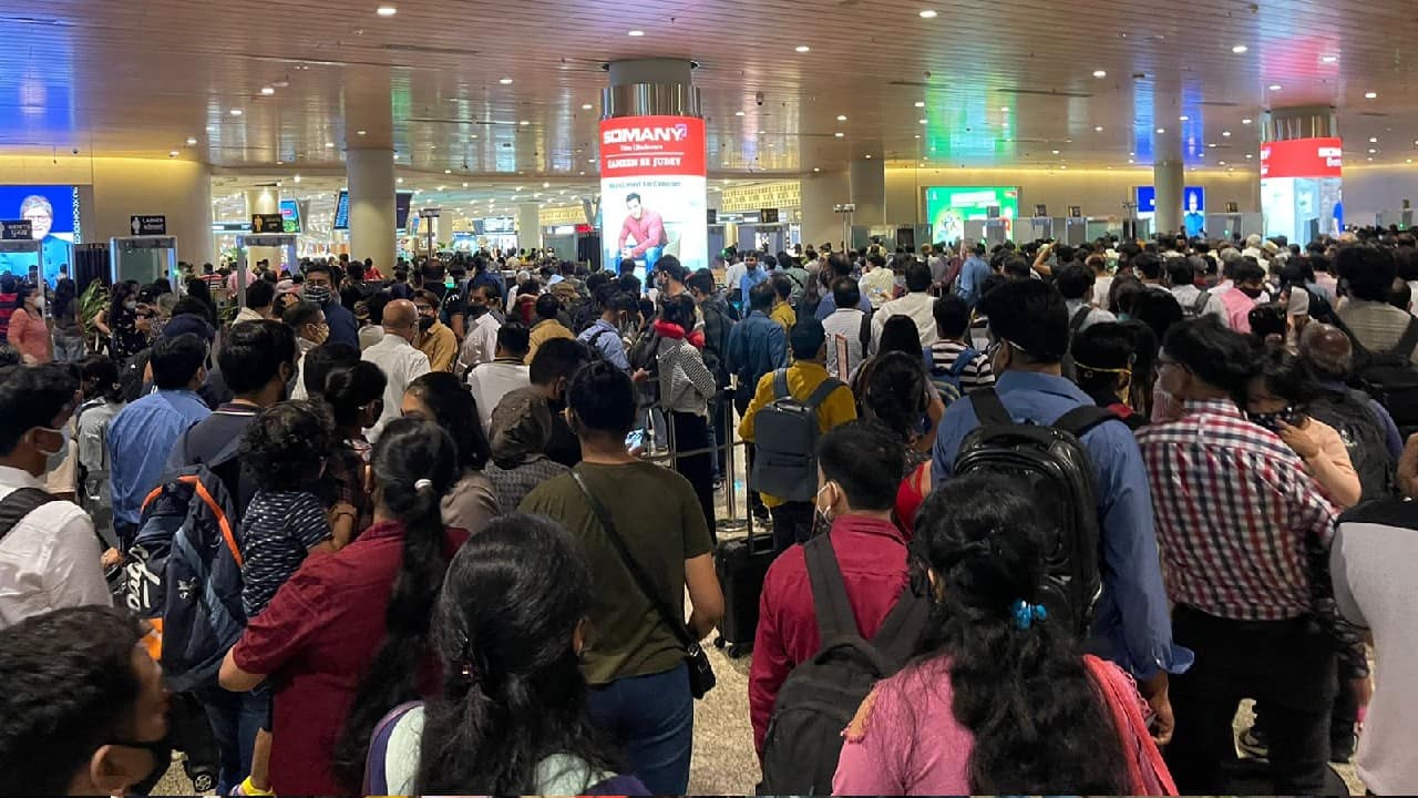 Chaos At Mumbai International Airport Amid Festive Rush; Passengers ...