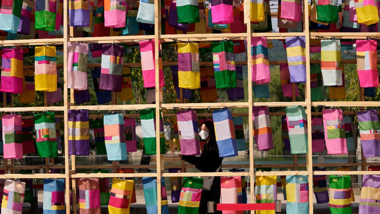 A visitor wearing a face mask to help curb the spread of the coronavirus wanders through the lanterns at the Royal Culture Festival at the Gyeongbok Palace, one of South Korea's well-known landmarks, in Seoul, South Korea, October 19. (Image: AP)