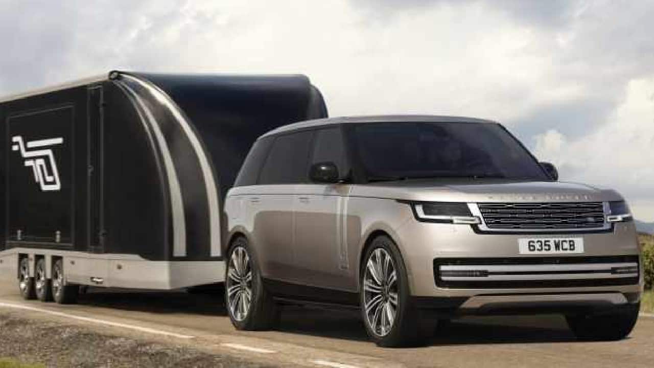 While there’s no word on which engine option will be making its way to India, or when, we’re guessing the P360 3.0-litre petrol and the D250, D300 range of 3.0-litre diesels are likely to arrive, along with that formidable Bavarian V8. The current Range Rover on sale, is priced from Rs 2.10 crore to Rs 4.38 crore (ex-showroom). While it’s too early to speculate on the price, the new one, if brought in as a CBU will likely breach the Rs 5 crore mark. (Image: Land Rover)