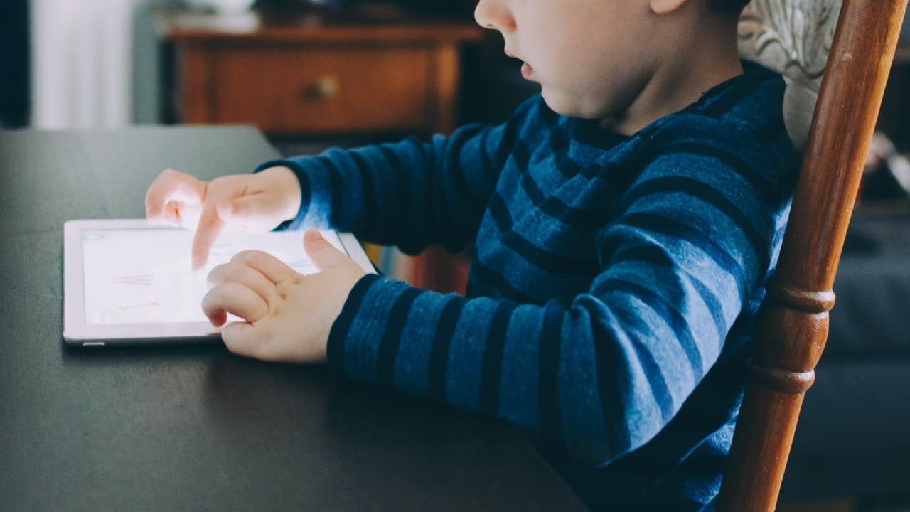 More the screen exposure in children, higher the depressive symptoms, study reveals More the screen exposure in children, higher the depressive symptoms, study reveals