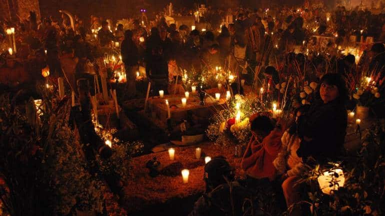 Day of the Dead in Mexico (Photo by J Mndz via Wikimedia Commons 2.0)
