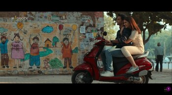 Rajkummar Rao and Kriti Sanon in 'Hum Do Hamare Do'. (Image: Screen grab)