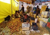 Iranian apples in Afghan 'clothing' make Kashmiri growers see red