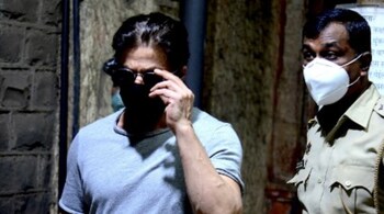 Shah Rukh Khan reached the prison at around 9 am and left at 9:35 am.